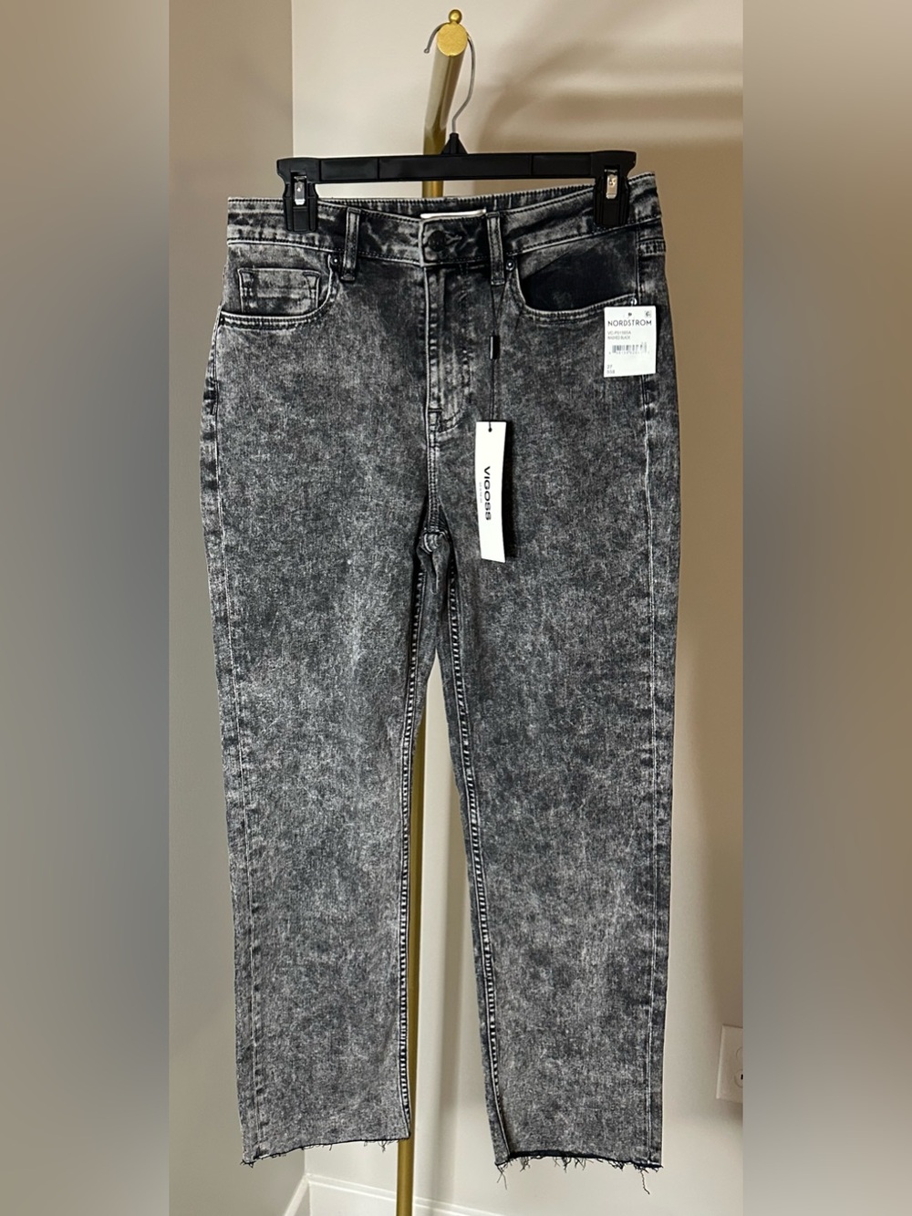 NWT! Vigoss Stevie Crop Straight Black Acid-Wash Jeans
